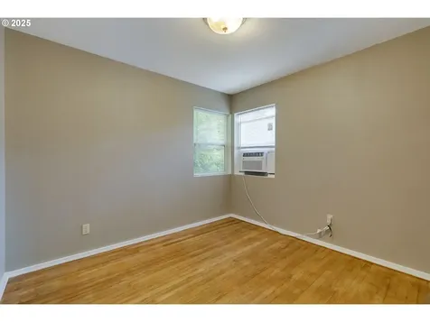 34 SE 86th Avenue Portland OR 97216