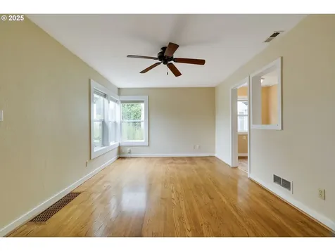 34 SE 86th Avenue Portland OR 97216