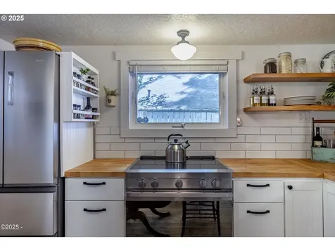 155 SE Hazelton Avenue Depoe Bay OR 97341