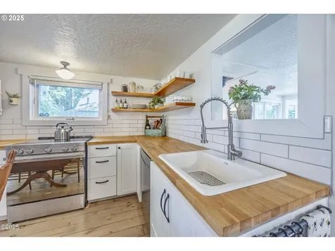 155 SE Hazelton Avenue Depoe Bay OR 97341
