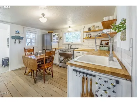 155 SE Hazelton Avenue Depoe Bay OR 97341