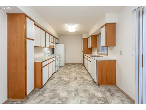 2431 SE 141st Avenue Portland OR 97233
