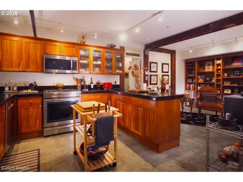 133 NW 18th Avenue Portland OR 97209