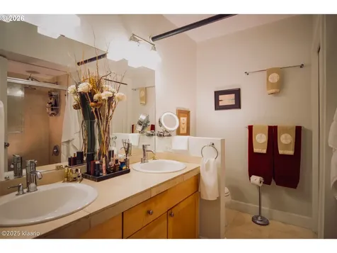 133 NW 18th Avenue Portland OR 97209