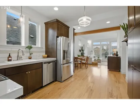 2222 SE 48th Avenue Portland OR 97215