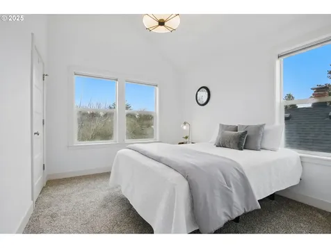 2222 SE 48th Avenue Portland OR 97215