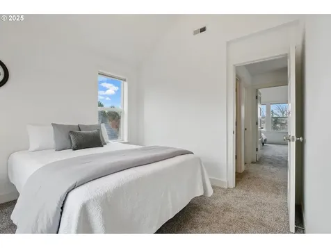 2222 SE 48th Avenue Portland OR 97215
