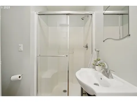 2222 SE 48th Avenue Portland OR 97215