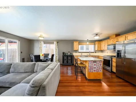 517 S Whitney Drive Newberg OR 97132