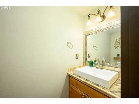 517 S Whitney Drive Newberg OR 97132