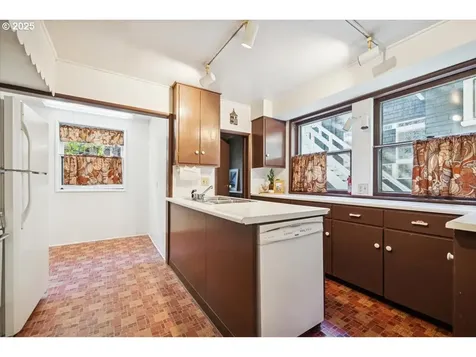 2944 SE Taylor Street Portland OR 97214