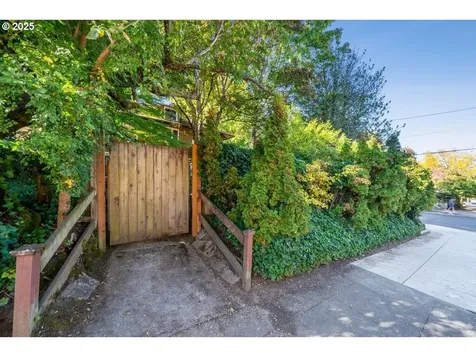2944 SE Taylor Street Portland OR 97214