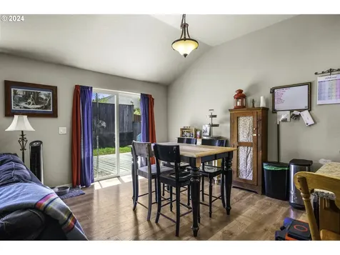 1438 Meadow Avenue Silverton OR 97381