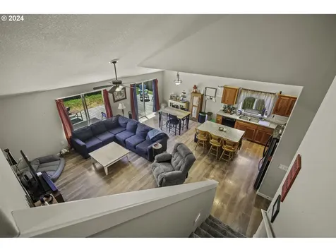 1438 Meadow Avenue Silverton OR 97381