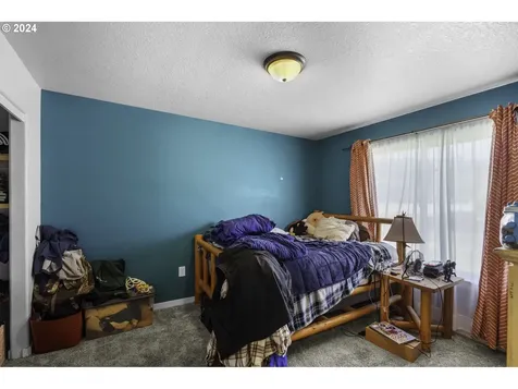 1438 Meadow Avenue Silverton OR 97381
