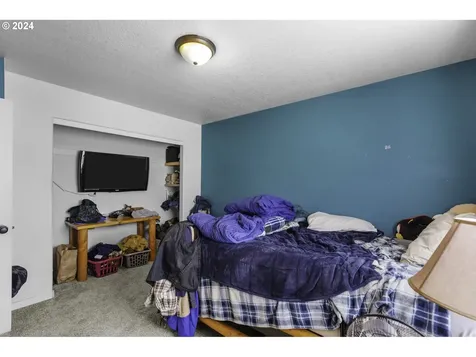 1438 Meadow Avenue Silverton OR 97381