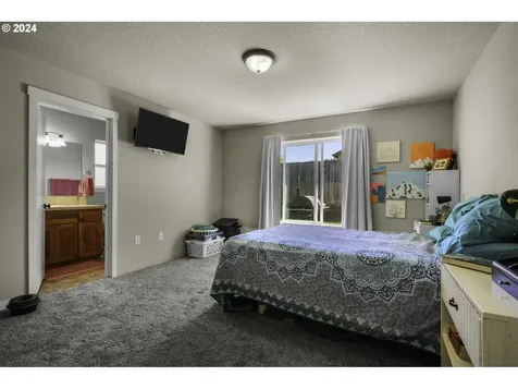 1438 Meadow Avenue Silverton OR 97381