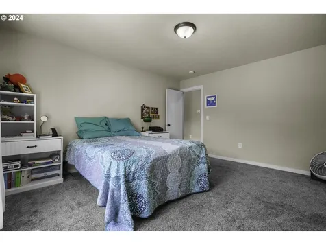 1438 Meadow Avenue Silverton OR 97381