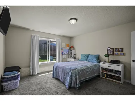 1438 Meadow Avenue Silverton OR 97381