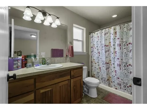1438 Meadow Avenue Silverton OR 97381