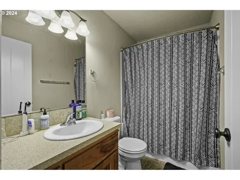 1438 Meadow Avenue Silverton OR 97381