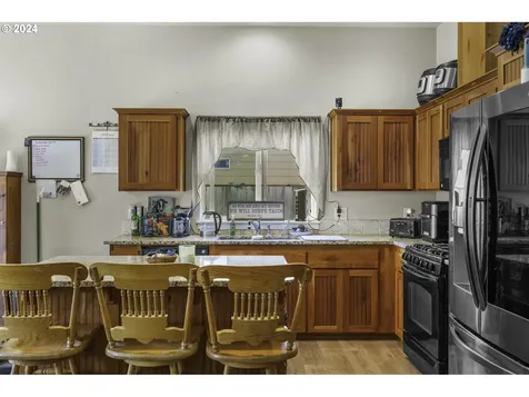 1438 Meadow Avenue Silverton OR 97381