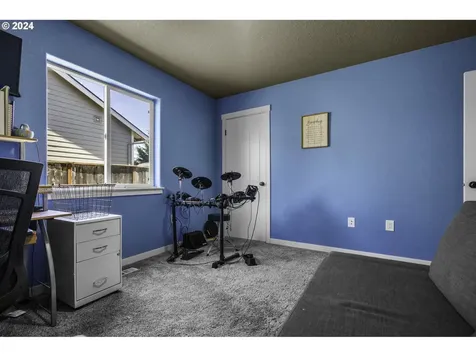 1438 Meadow Avenue Silverton OR 97381