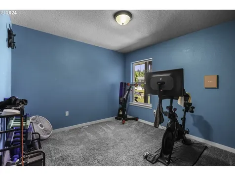1438 Meadow Avenue Silverton OR 97381