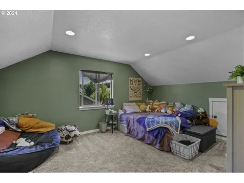 1438 Meadow Avenue Silverton OR 97381