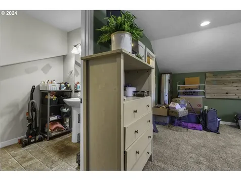 1438 Meadow Avenue Silverton OR 97381
