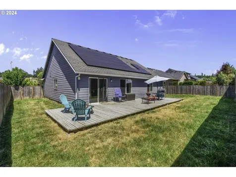 1438 Meadow Avenue Silverton OR 97381