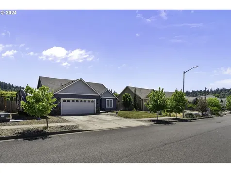 1438 Meadow Avenue Silverton OR 97381