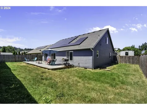 1438 Meadow Avenue Silverton OR 97381