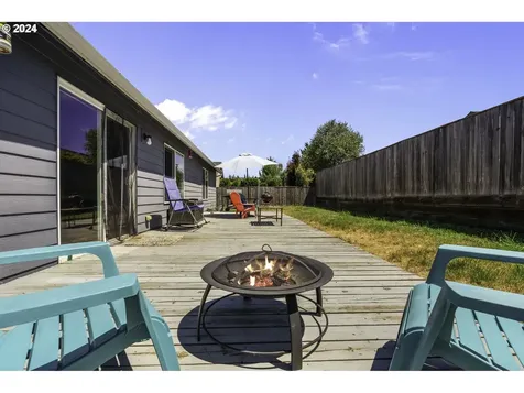 1438 Meadow Avenue Silverton OR 97381