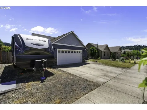 1438 Meadow Avenue Silverton OR 97381