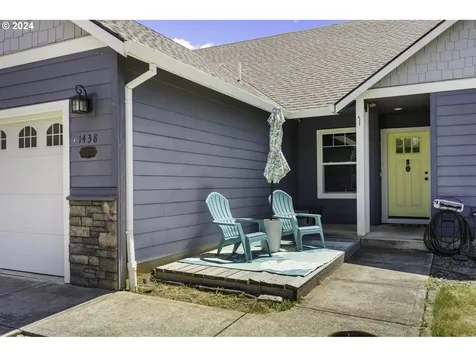 1438 Meadow Avenue Silverton OR 97381