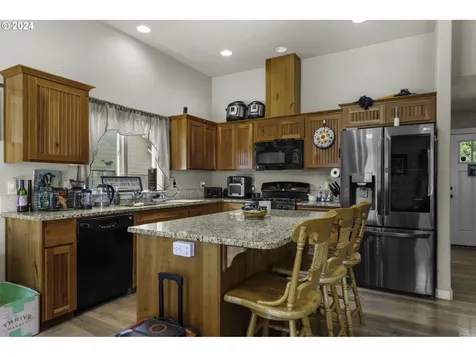 1438 Meadow Avenue Silverton OR 97381