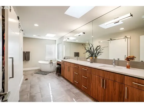 13585 SW Whitworth Court Beaverton OR 97005