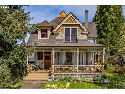 863 NE Ainsworth Street Portland OR 97211