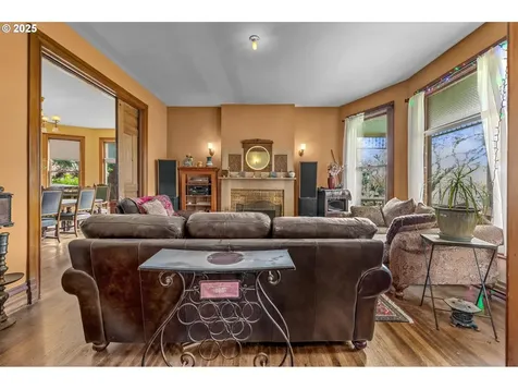 863 NE Ainsworth Street Portland OR 97211