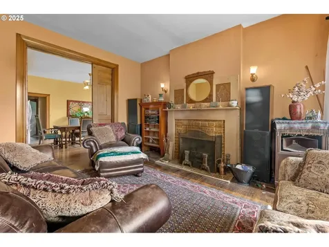 863 NE Ainsworth Street Portland OR 97211