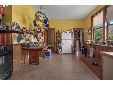 863 NE Ainsworth Street Portland OR 97211