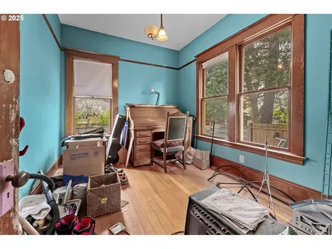 863 NE Ainsworth Street Portland OR 97211