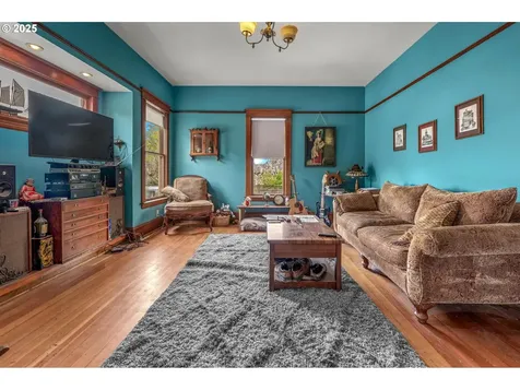 863 NE Ainsworth Street Portland OR 97211