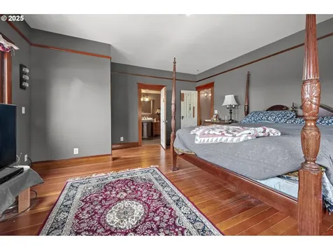 863 NE Ainsworth Street Portland OR 97211