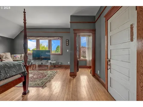 863 NE Ainsworth Street Portland OR 97211