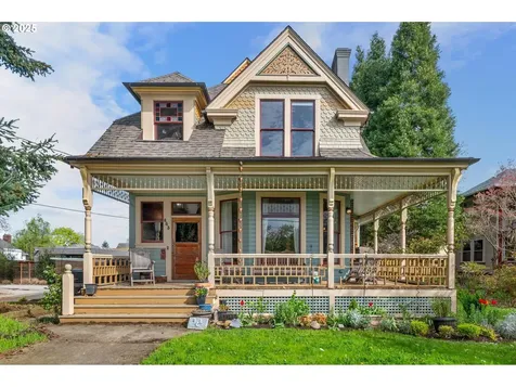 863 NE Ainsworth Street Portland OR 97211