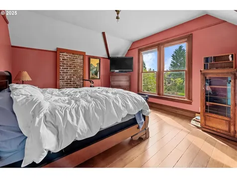863 NE Ainsworth Street Portland OR 97211