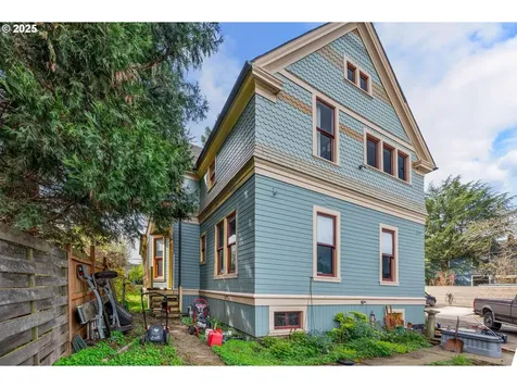 863 NE Ainsworth Street Portland OR 97211