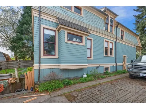 863 NE Ainsworth Street Portland OR 97211